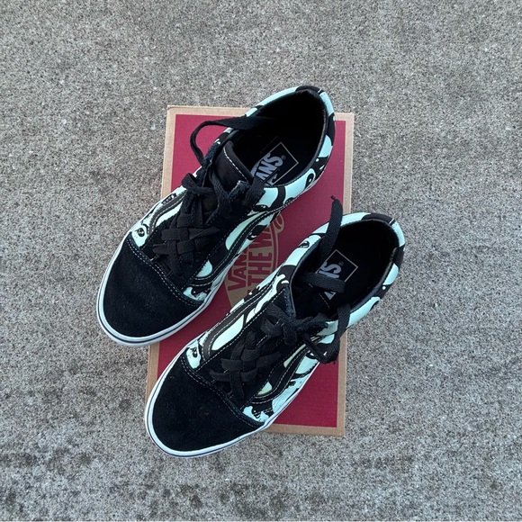 Vans Glow in the Dark Alien Old Skool Sneakers - Picture 3 of 6